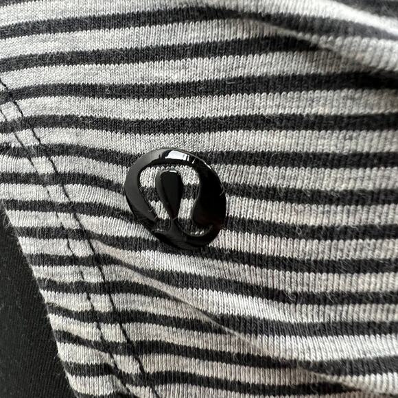 LULULEMON Black White Striped Sleeveless Scoop Neck Pullover Athletic Tank Top 4 - Picture 2 of 5